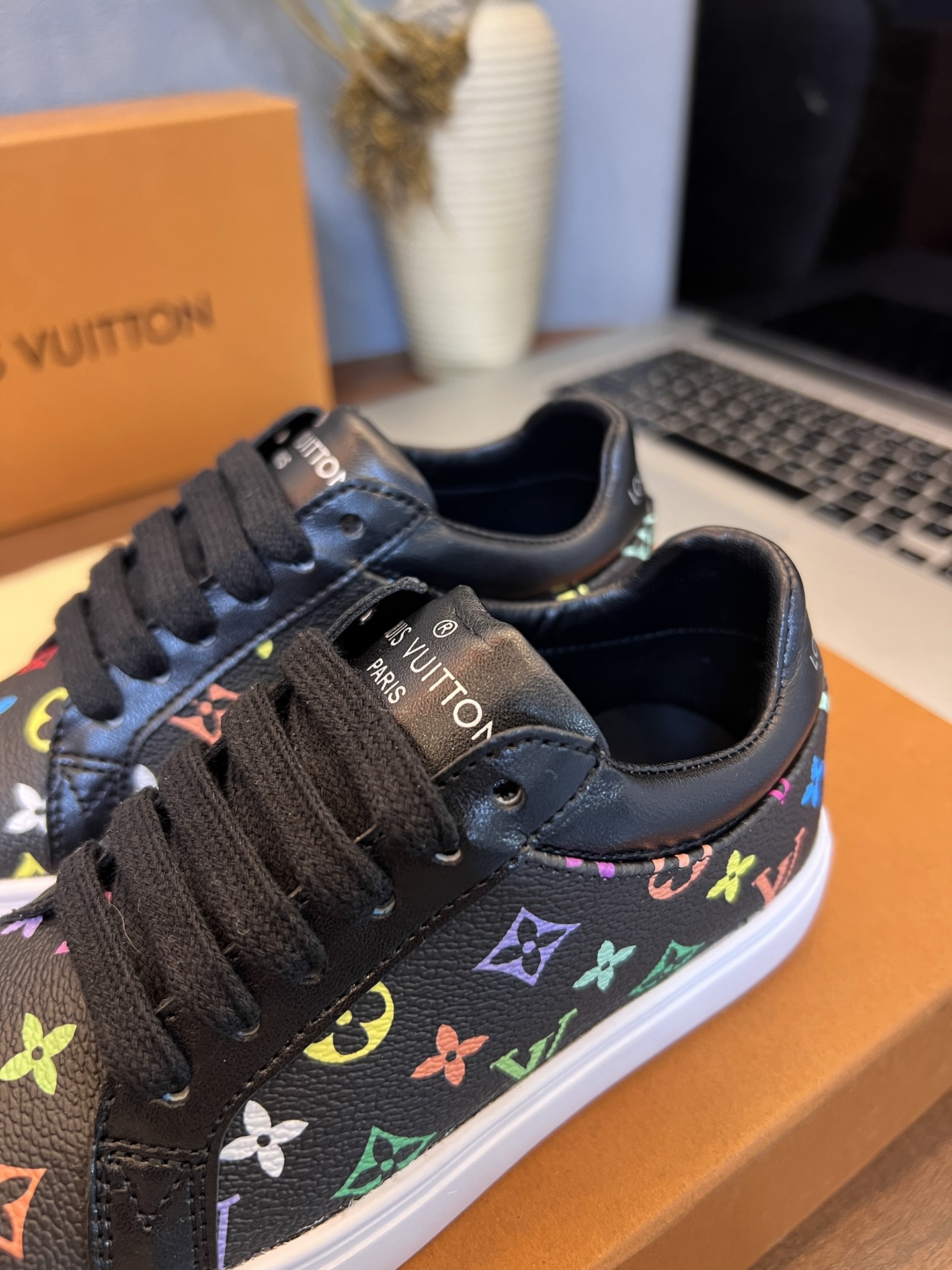 Children's shoes child